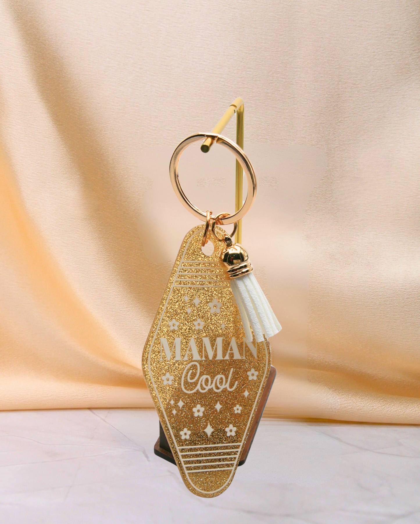 Porte-clés Maman Cool doré à paillettes en résine. Accessoire fantaisie femme