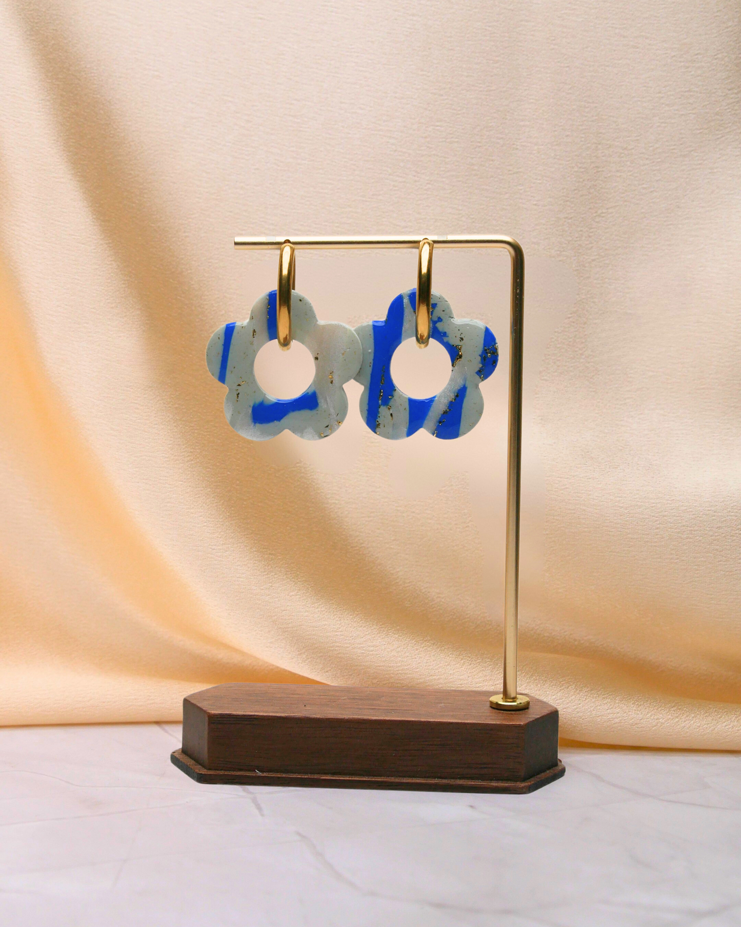 Créoles grandes fleurs - Bleu roi, bleu ciel & blanc