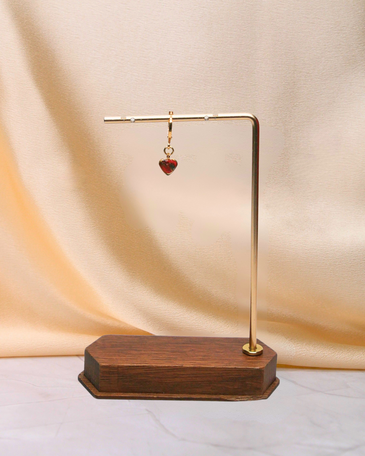 Boucle d'oreille unitaire petit coeur - Rouge & vert foncé