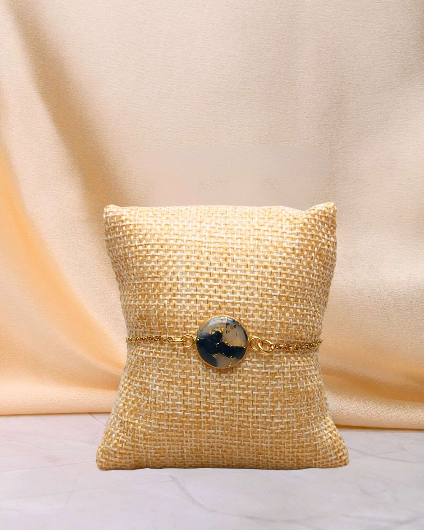 Bracelet fantaisie bleu nuit. Bijoux femme coloré. Bracelet acier inoxydable fait-main