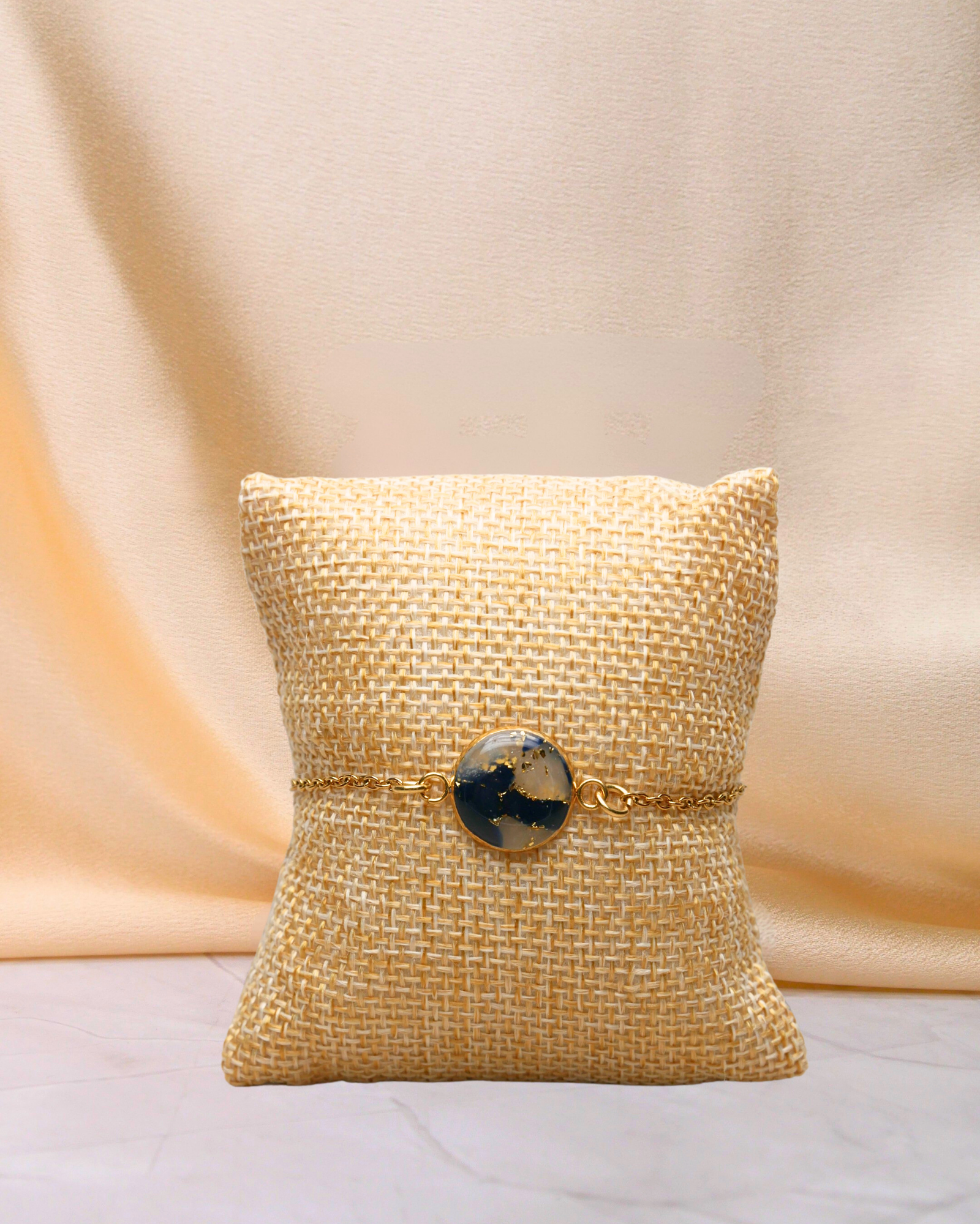 Bracelet fantaisie bleu nuit. Bijoux femme coloré. Bracelet acier inoxydable fait-main