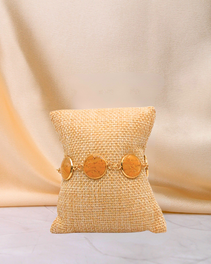 Bracelet Viviana motif jaune. Bracelet doré en acier inoxydable. Bijoux femme fait main en France. Bijoux fantaisie colorés