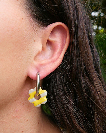 Créoles fleurs - Rayées jaune & perle