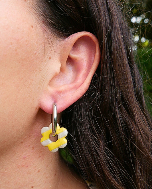 Créoles fleurs - Rayées jaune & perle