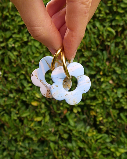 Créoles grandes fleurs - Bleu clair & blanc