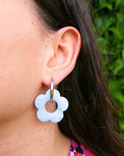 Créoles grandes fleurs - Bleu clair & blanc