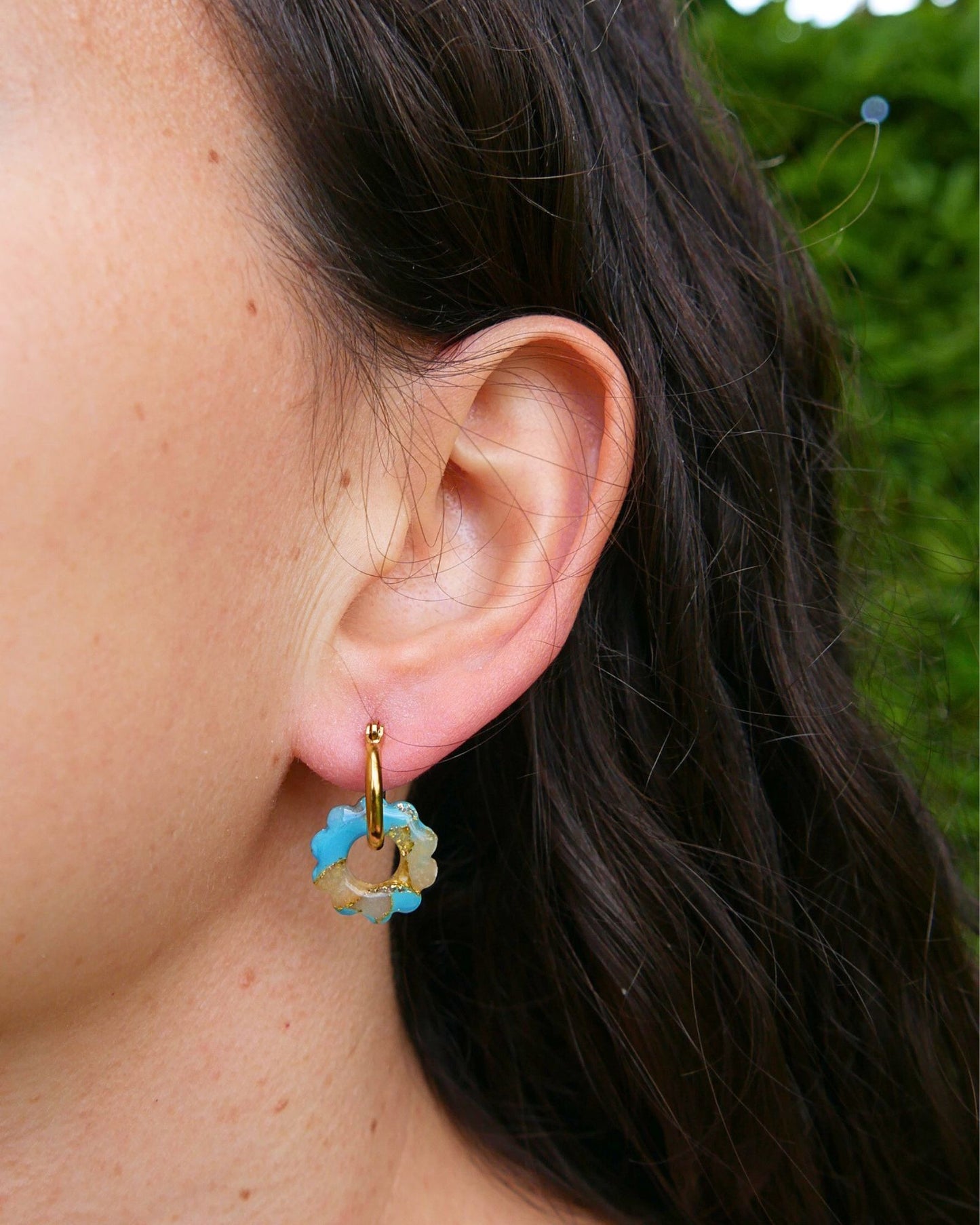 Créoles petites fleurs - Bleu turquoise