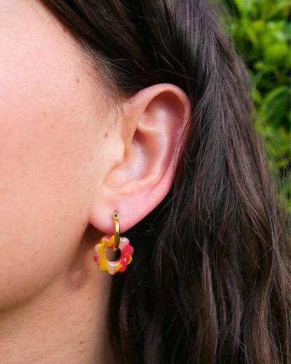 Créoles petites fleurs - Framboise & jaune