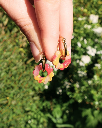 Créoles petites fleurs - Framboise & jaune